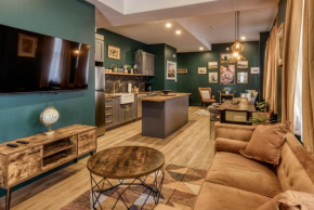 North House - Majestic 3-Bedroom Designer Apartment Quebec